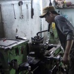 Wandelen door de metaalbewerkerswijk in Ho Chi Minh City